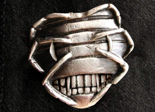 mummy broche