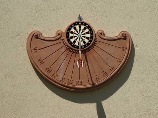 Multi-purpose sundial 