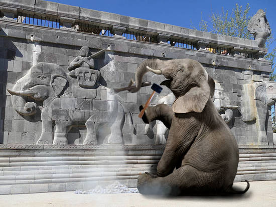 Sculptor elephant