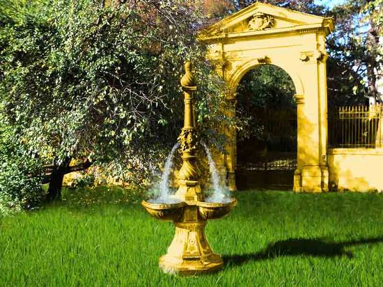 Golden fountain